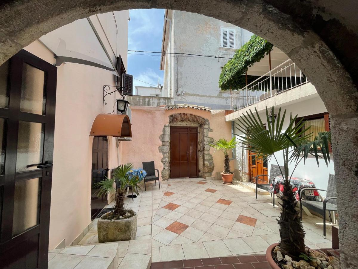 Casa Di Nives Leilighet Krk Town Eksteriør bilde